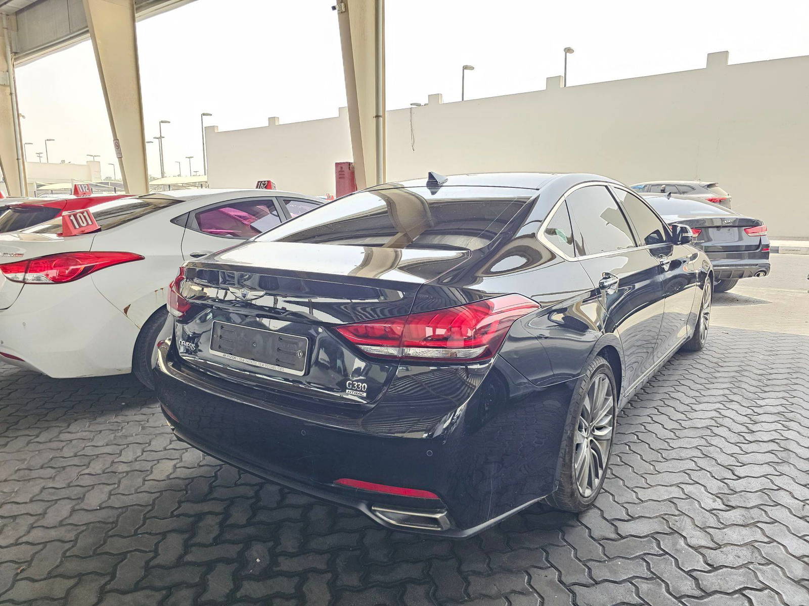 2016 HYUNDAI GENESIS — 271292 KM — Lot 160366 — Souq - Marhaba Auctions Used Cars - Image 3