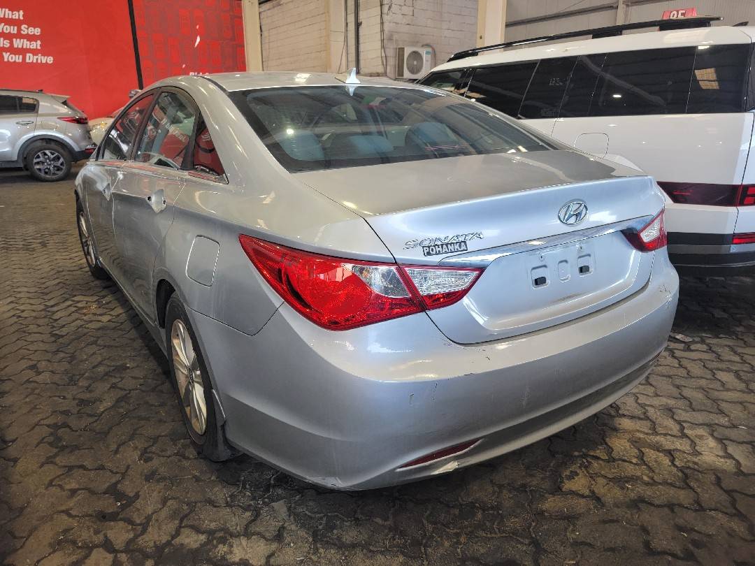 HYUNDAI SONATA