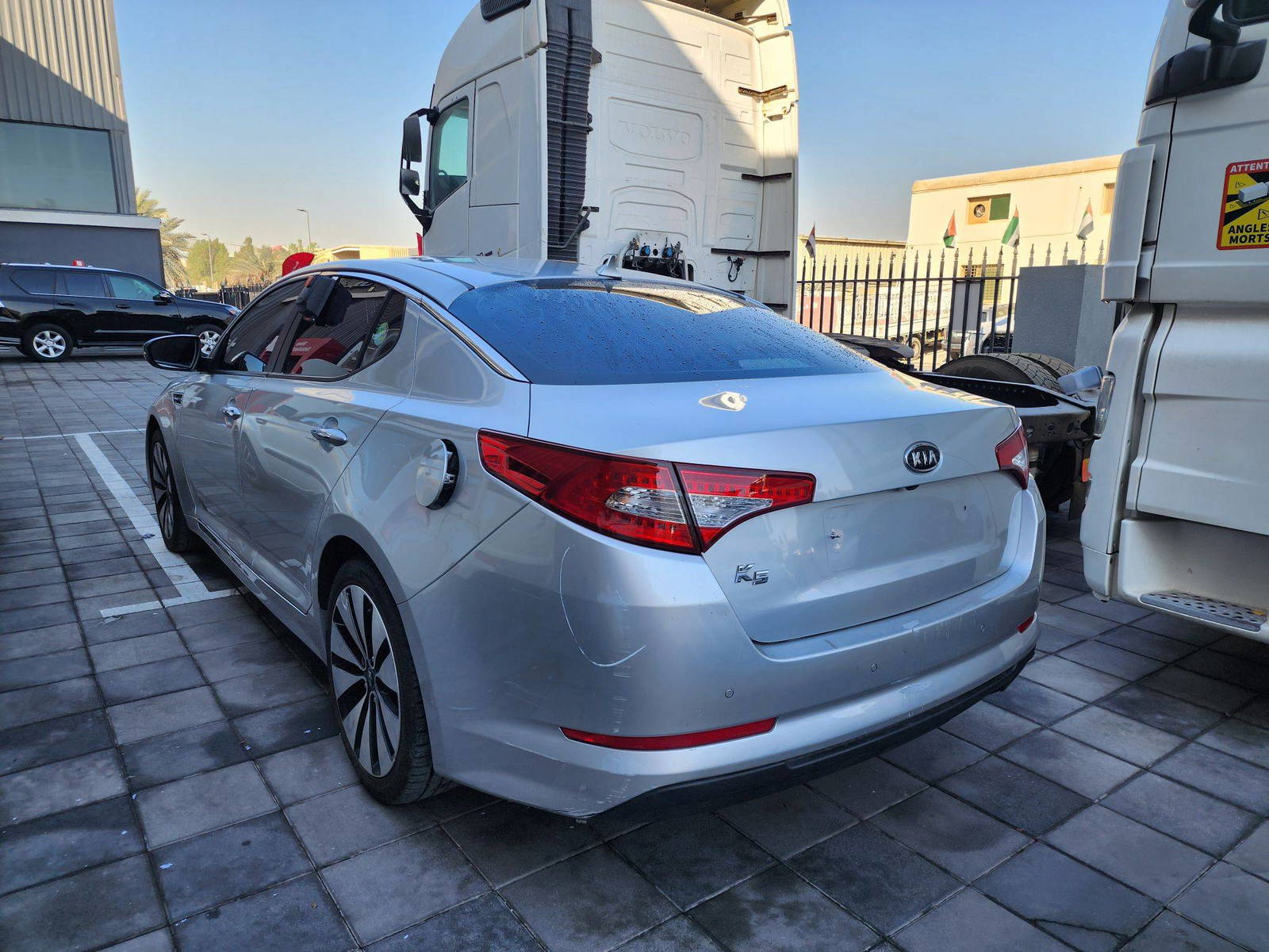 2011 KIA K5 — 203319 KM — Lot 009293 — Al Quoz - Marhaba Auctions Used Cars - Image 5