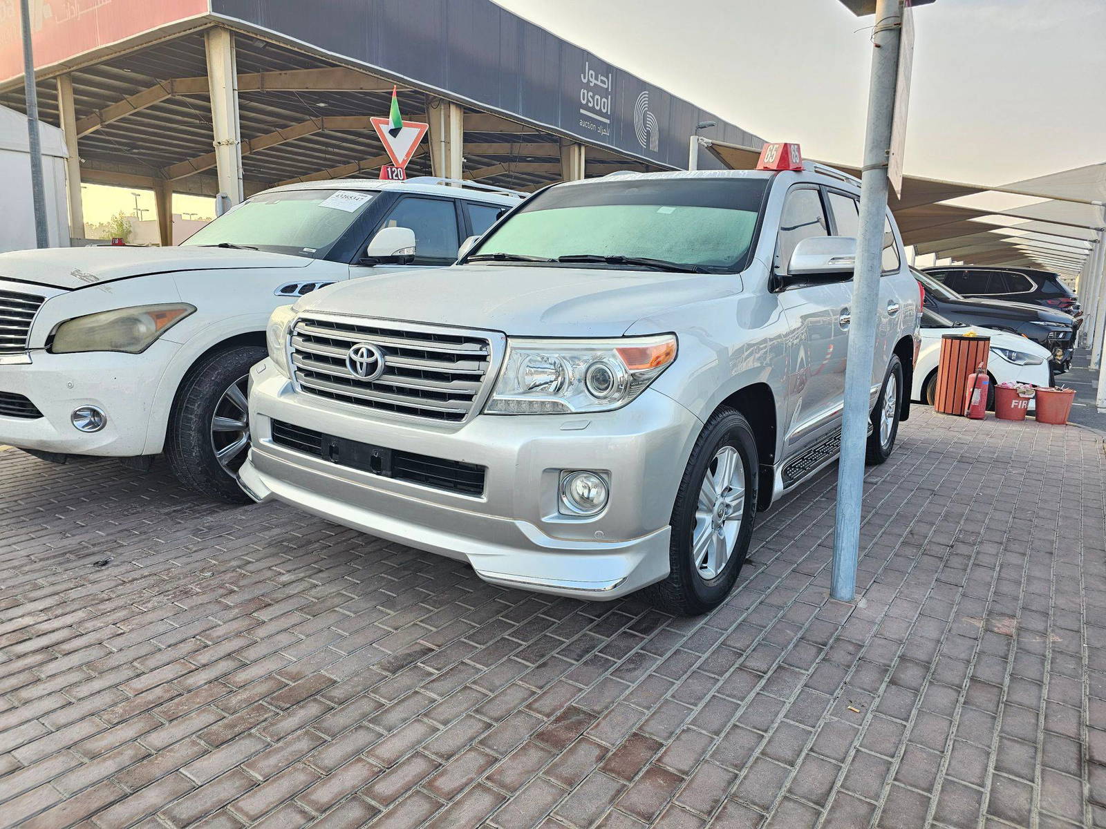 2014 TOYOTA LAND CRUISER — 197457 KM — Lot 6E4068724 — Souq - Marhaba Auctions Used Cars - Image 4
