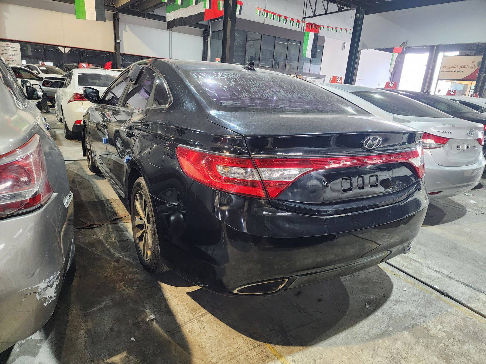 2011 HYUNDAI GRANDEUR — 112658 KM — Lot 027928 — Al Quoz - Marhaba Auctions Used Cars - Image 5