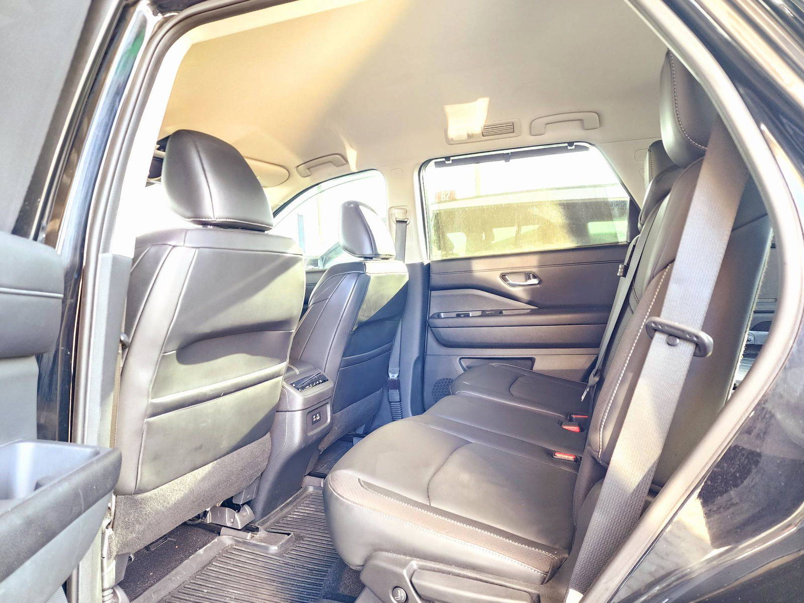 2022 NISSAN PATHFINDER — 70659 Miles — Lot C208479 — Souq - Marhaba Auctions Used Cars - Image 6