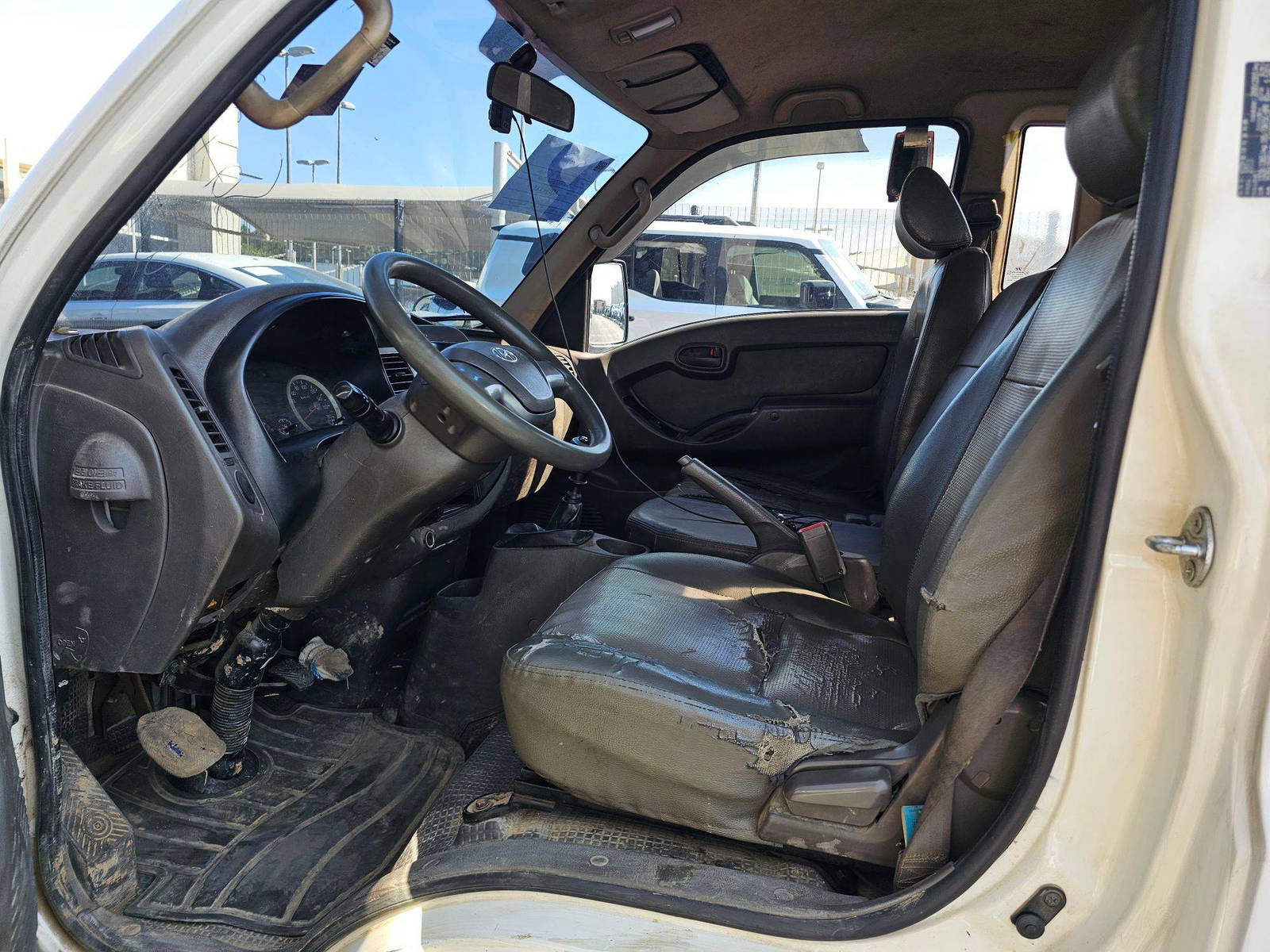 HYUNDAI PORTER 2 2013 - Marhaba Auction Used Cars - Image 8