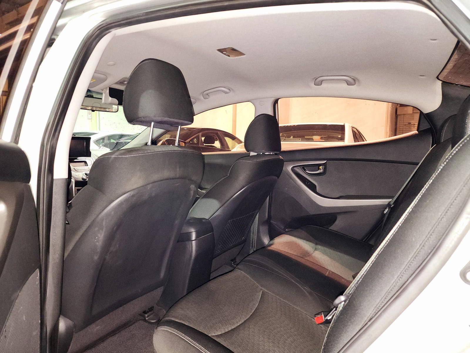 2011 HYUNDAI AVANTE — 125628 KM — Lot 004216 — Souq - Marhaba Auctions Used Cars - Image 6
