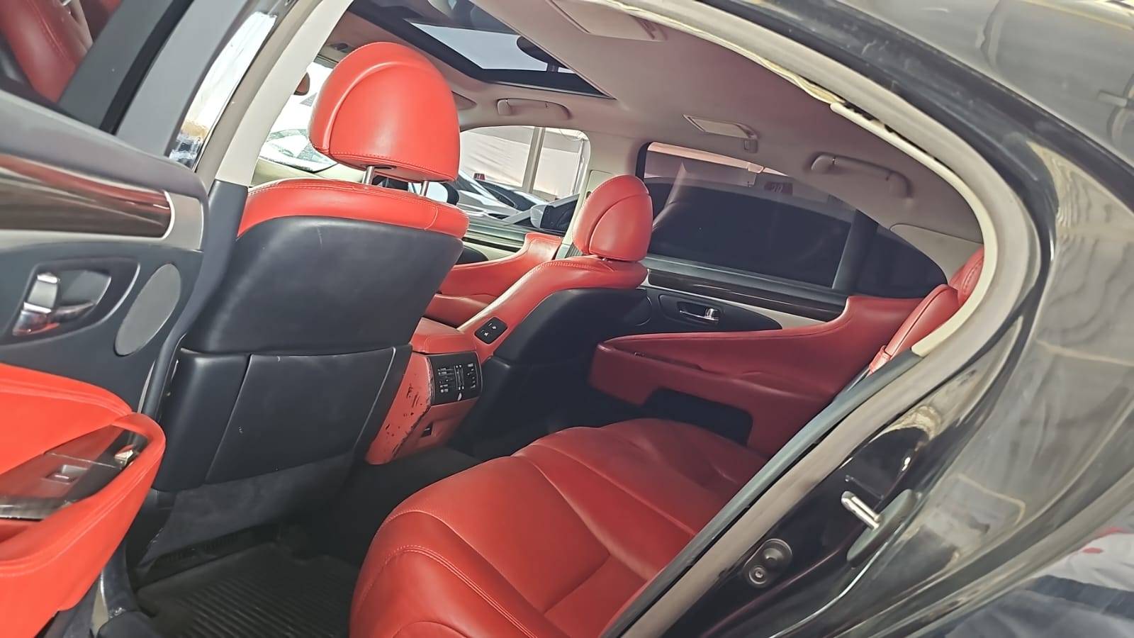 2015 LEXUS LS 460 — 180328 KM — Lot 5025144 — Souq - Marhaba Auctions Used Cars - Image 7
