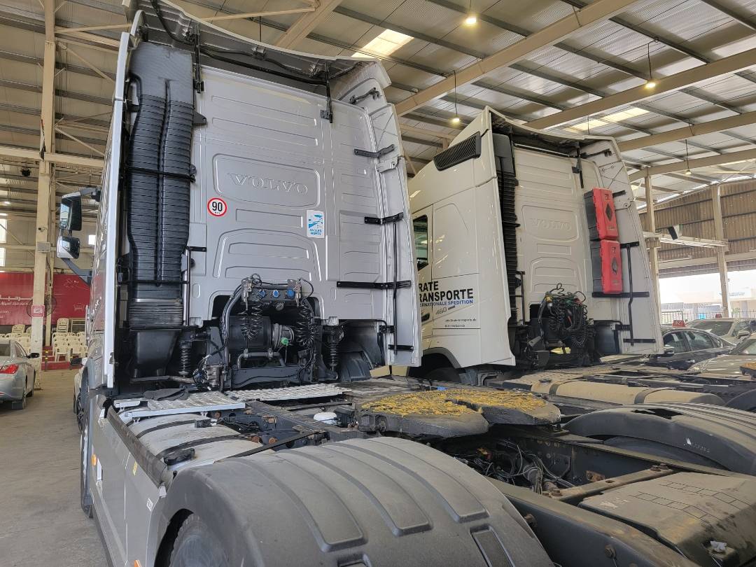 2014 VOLVO FH-Series — 968672 KM — Lot B695504 — Main - Marhaba Auctions Used Cars - Image 4