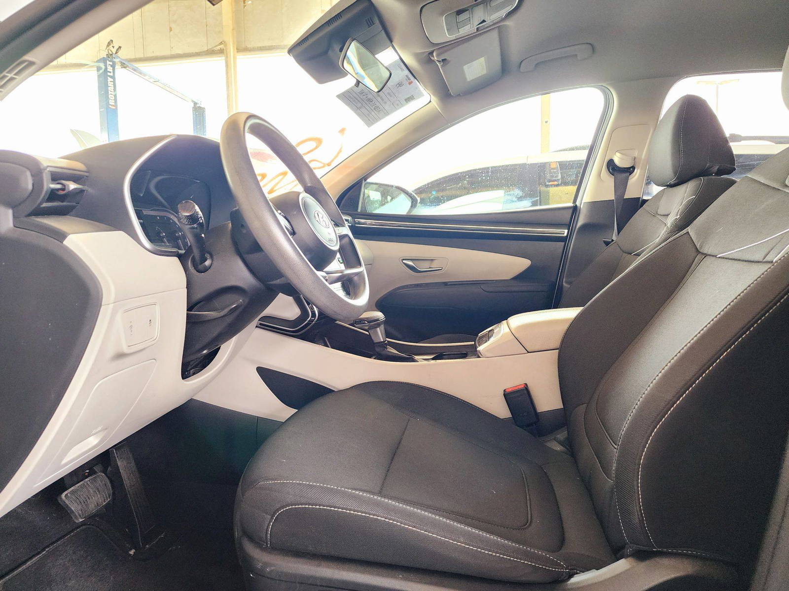 2022 HYUNDAI TUCSON — 41703 Miles — Lot NH008259 — Souq - Marhaba Auctions Used Cars - Image 8