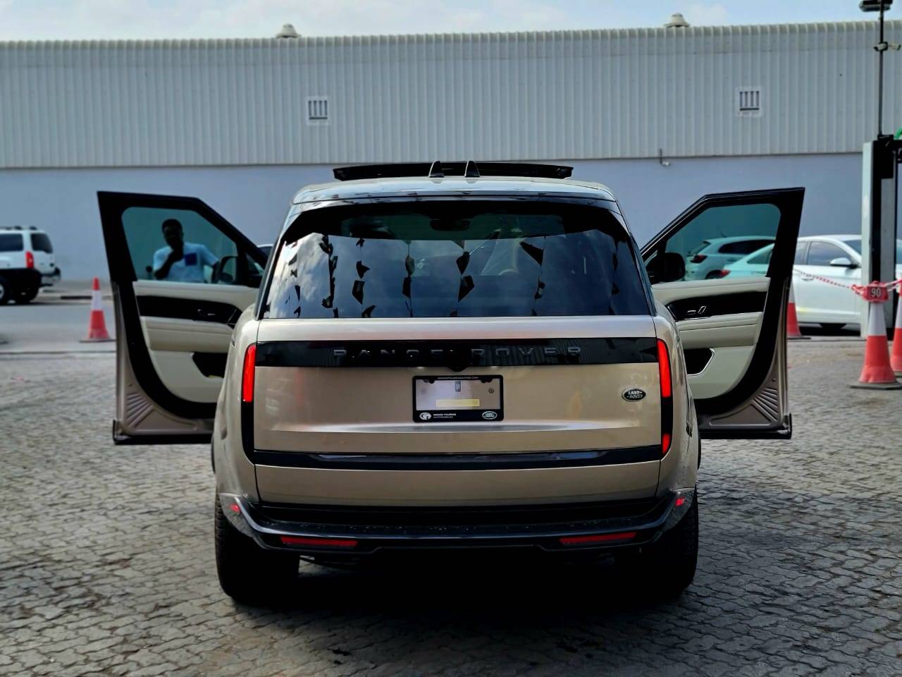 2023 LAND ROVER RANGE ROVER — 228 KM — Lot A076369 — Main - Marhaba Auctions Used Cars - Image 8