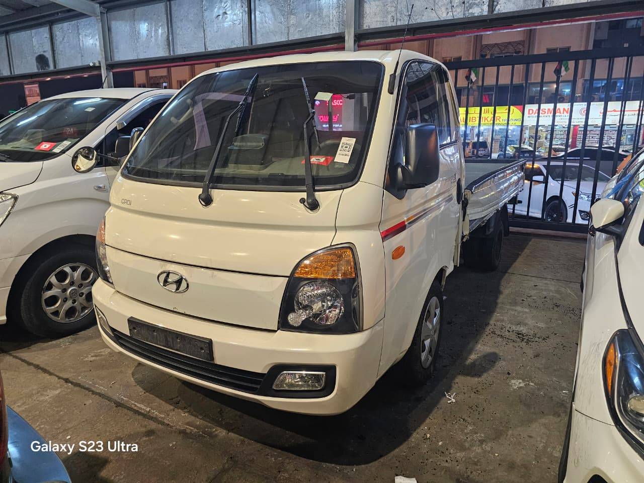 2017 HYUNDAI PORTER 2 — 81040 KM — Lot HU329829 — Main - Marhaba Auctions Used Cars - Image 4