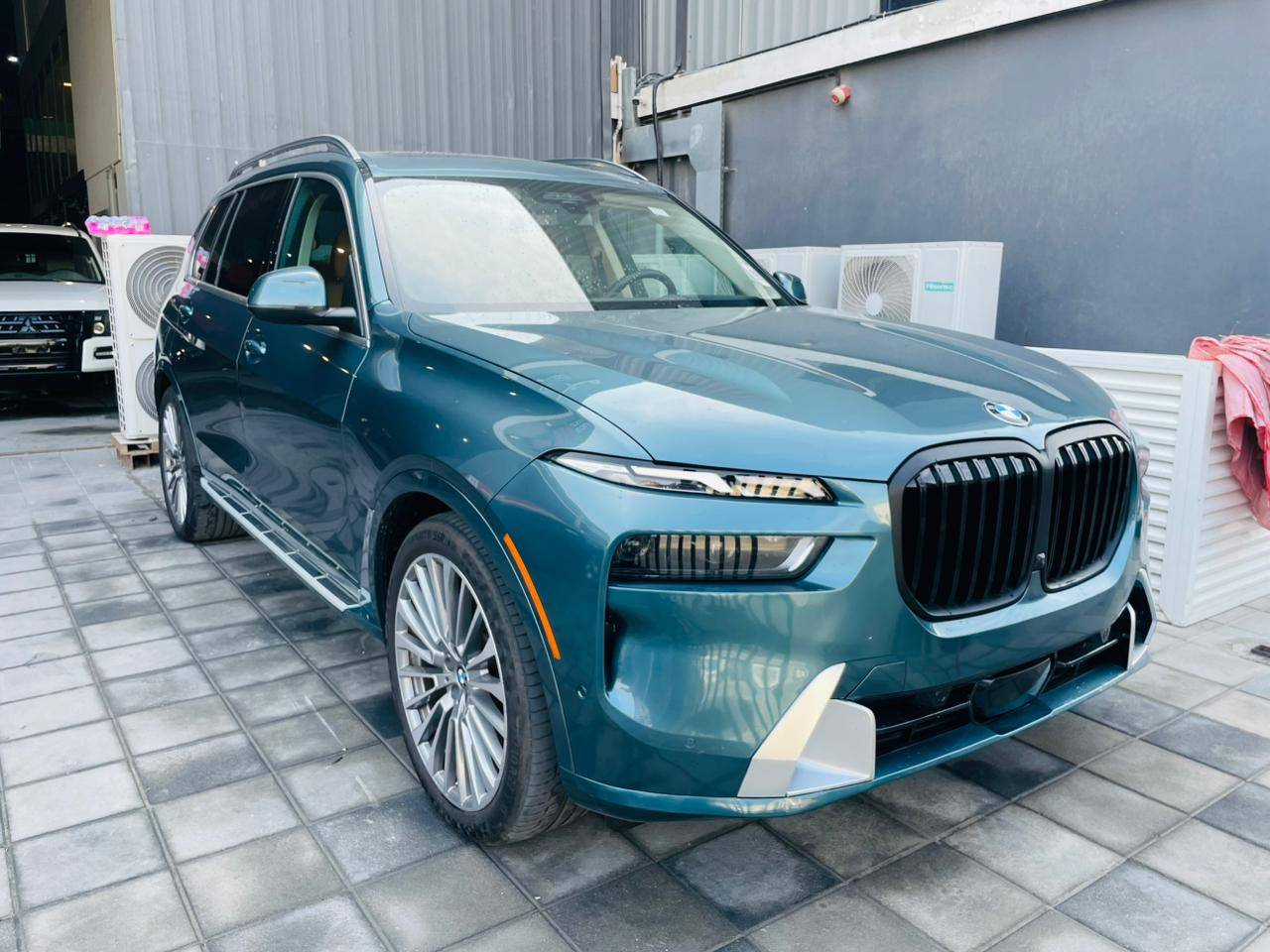 2025 BMW X7 XDRIVE40I — 8385 Miles — Lot W56339 — Al Quoz - Marhaba Auctions Used Cars - Image 3