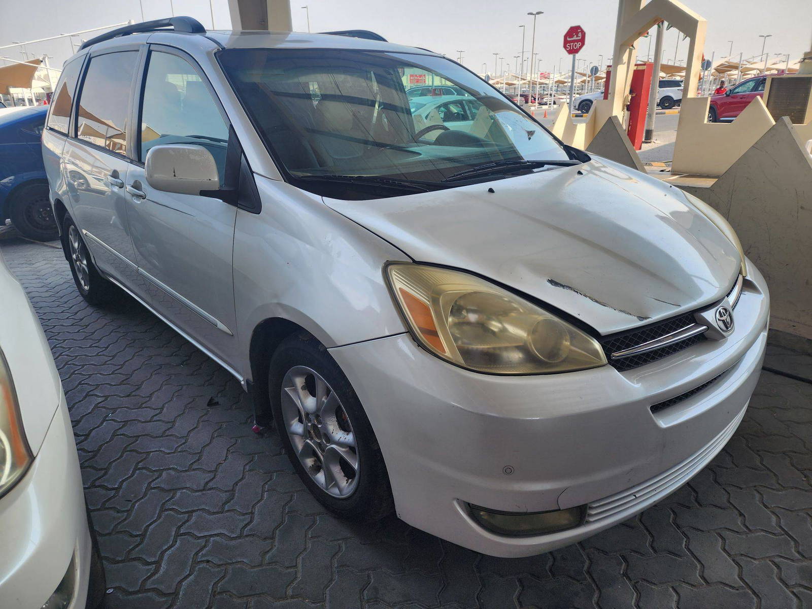 2005 TOYOTA SIENNA — 228787 Miles — Lot 38495990 — Souq - Marhaba Auctions Used Cars - Image 4