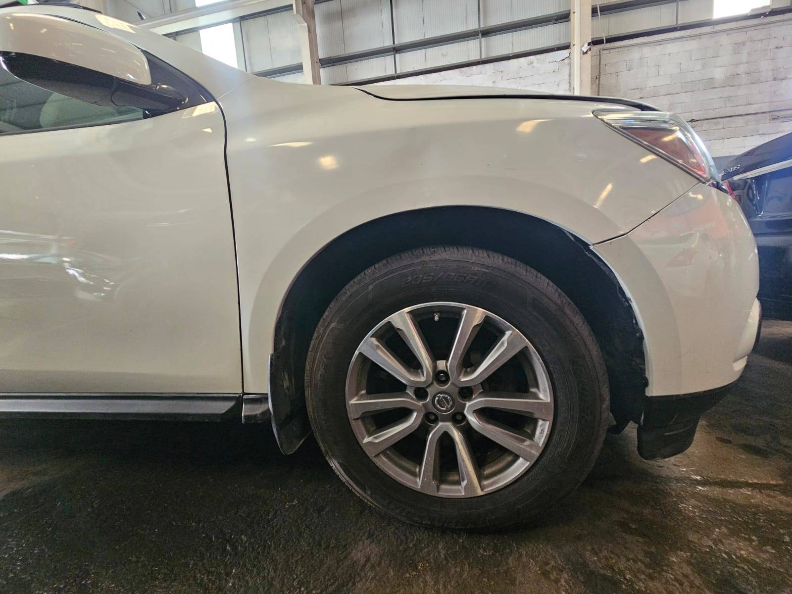 Nissan Pathfinder 2015 view 2