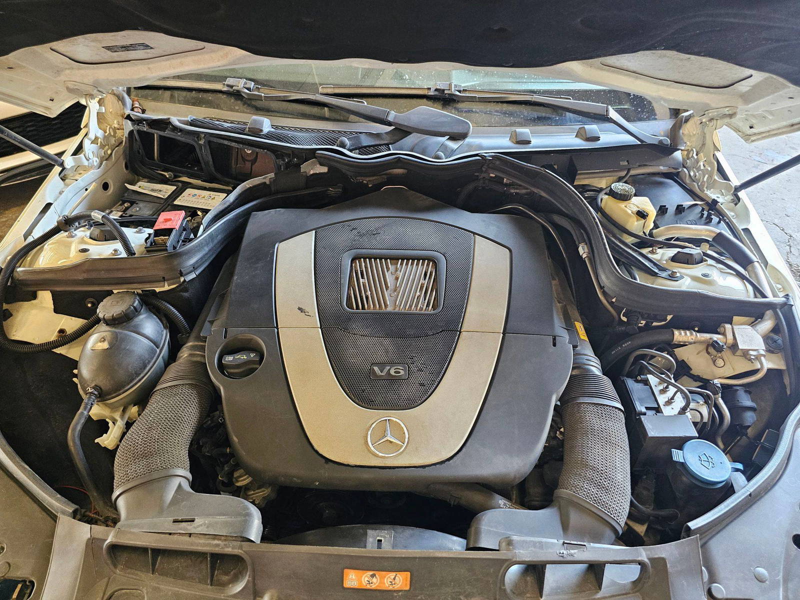 MERCEDES BENZ C300 2011 - Marhaba Auction Used Cars - Image 12