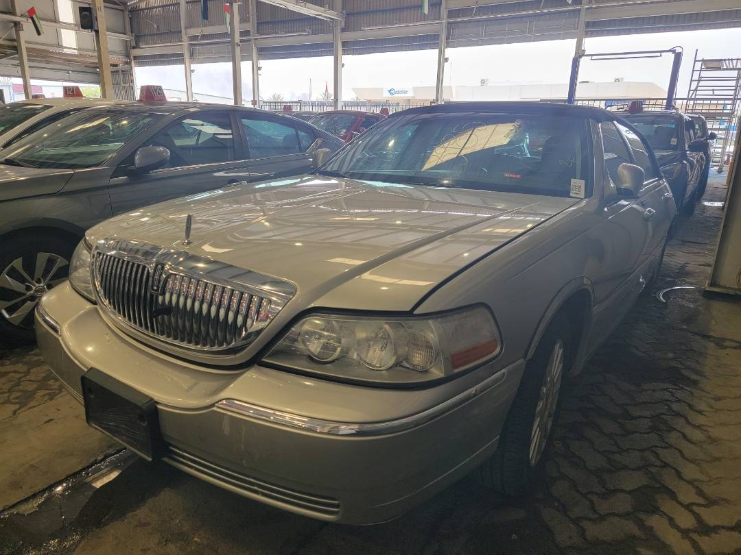 LINCOLN TOWN 2004 - Marhaba Auction Used Cars - Image 3
