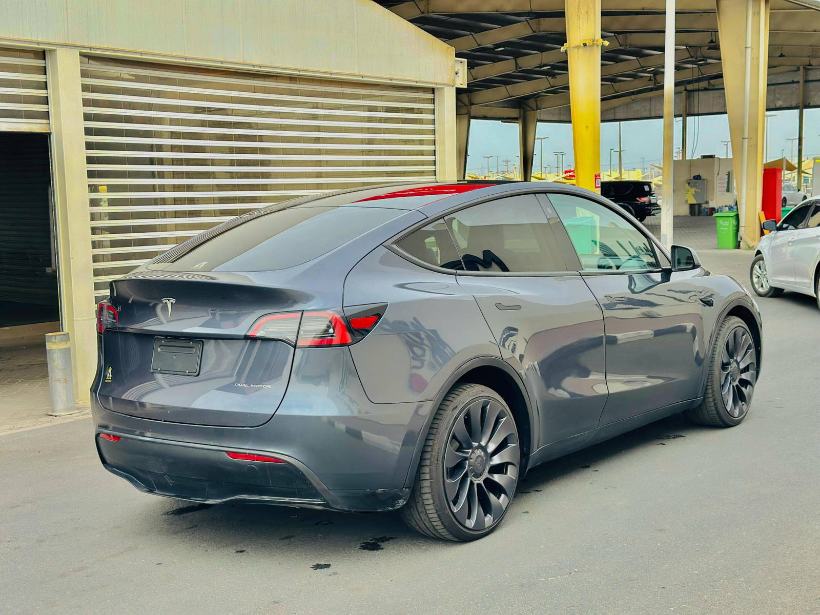 2023 TESLA MODEL Y — 3916 KM — Lot E0PC107825 — Souq - Marhaba Auctions Used Cars - Image 5