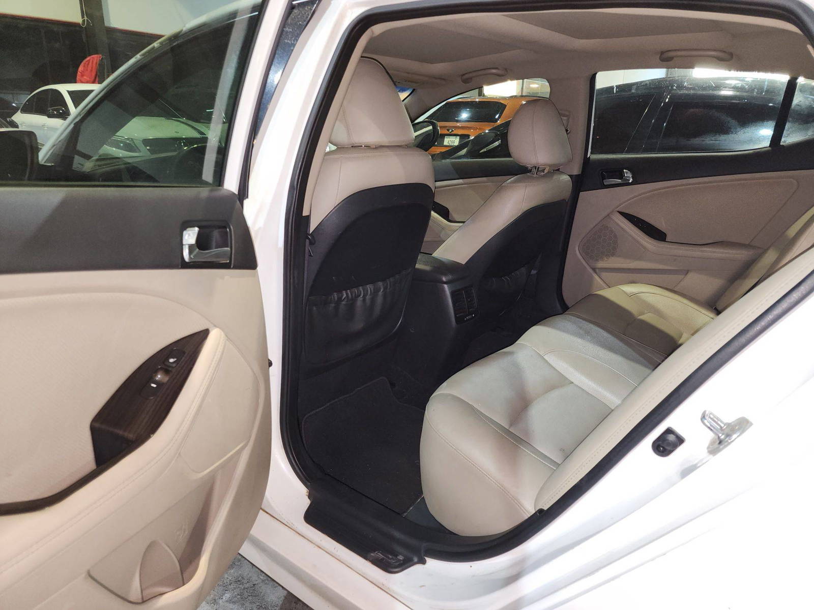 2014 KIA OPTIMA — 235968 Miles — Lot 317027 — Souq - Marhaba Auctions Used Cars - Image 5