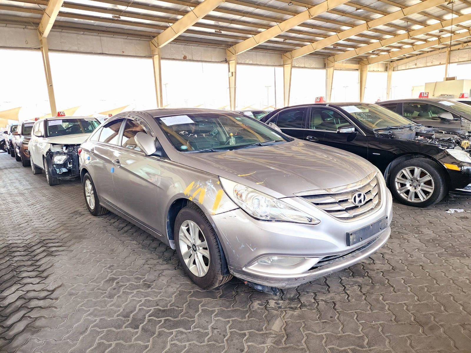2010 HYUNDAI SONATA — 145370 KM — Lot 013750 — Souq - Marhaba Auctions Used Cars - Image 4