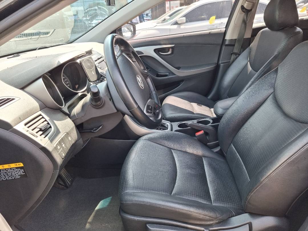 2014 HYUNDAI AVANTE — 123163 KM — Lot 125478 — Ind. 12 - Marhaba Auctions Used Cars - Image 8