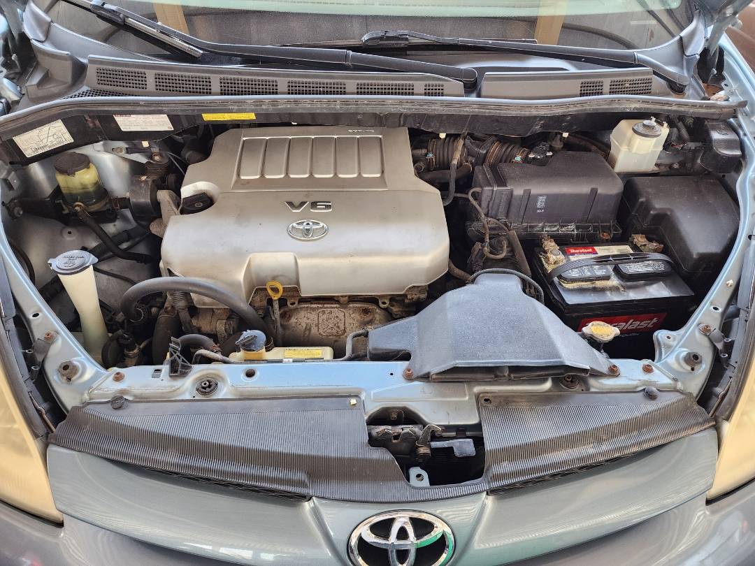 2010 TOYOTA SIENNA — 182016 Miles — Lot 43100854 - Marhaba Auctions Used Cars - Image 4
