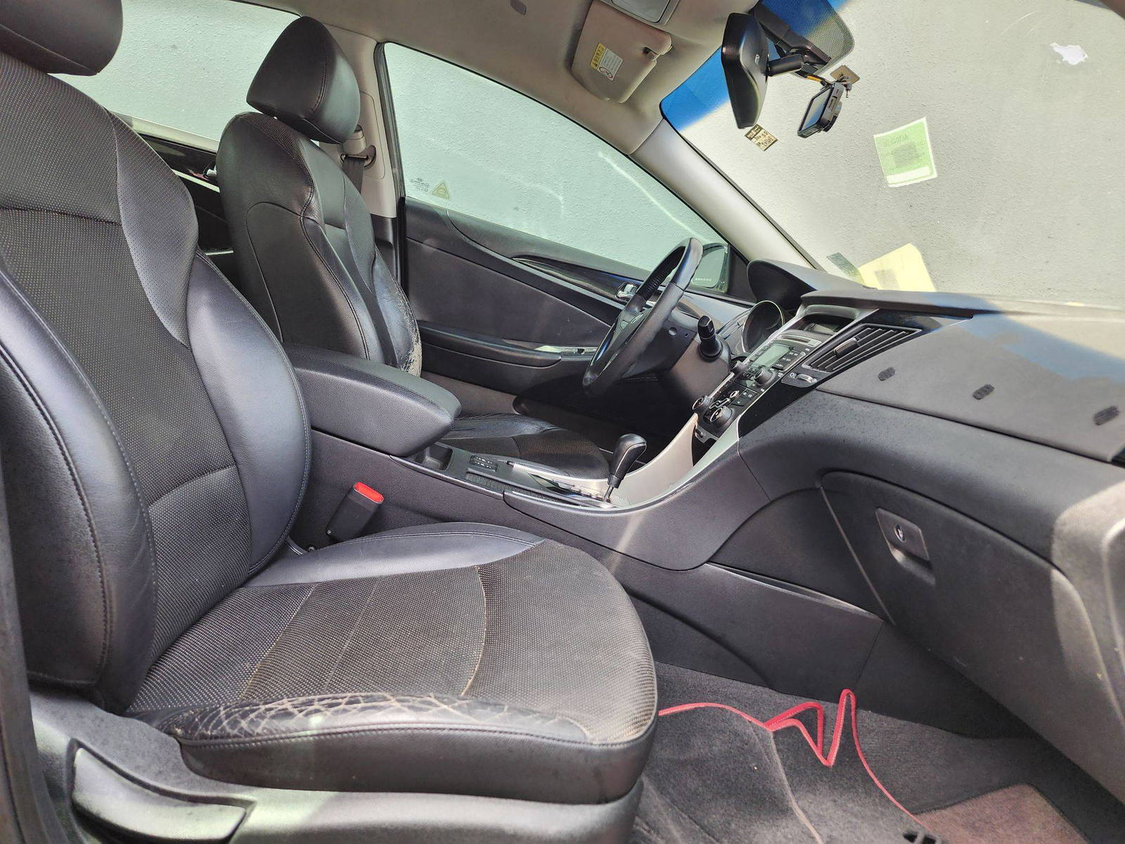 2010 HYUNDAI SONATA — 205605 KM — Lot 002939 — Al Quoz - Marhaba Auctions Used Cars - Image 9