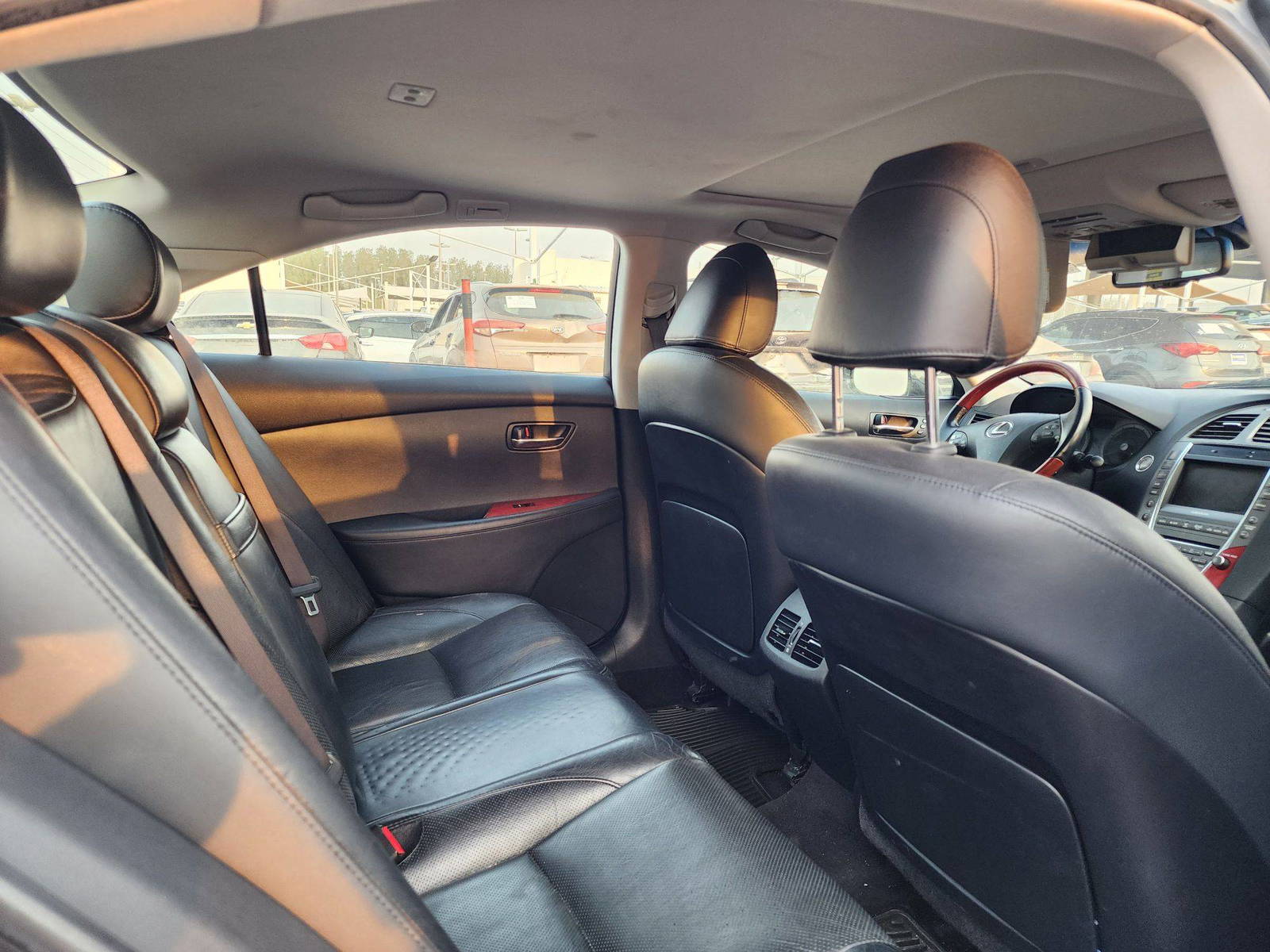 2009 LEXUS ES 350 — 177312 Miles — Lot 46575504 — Souq - Marhaba Auctions Used Cars - Image 4