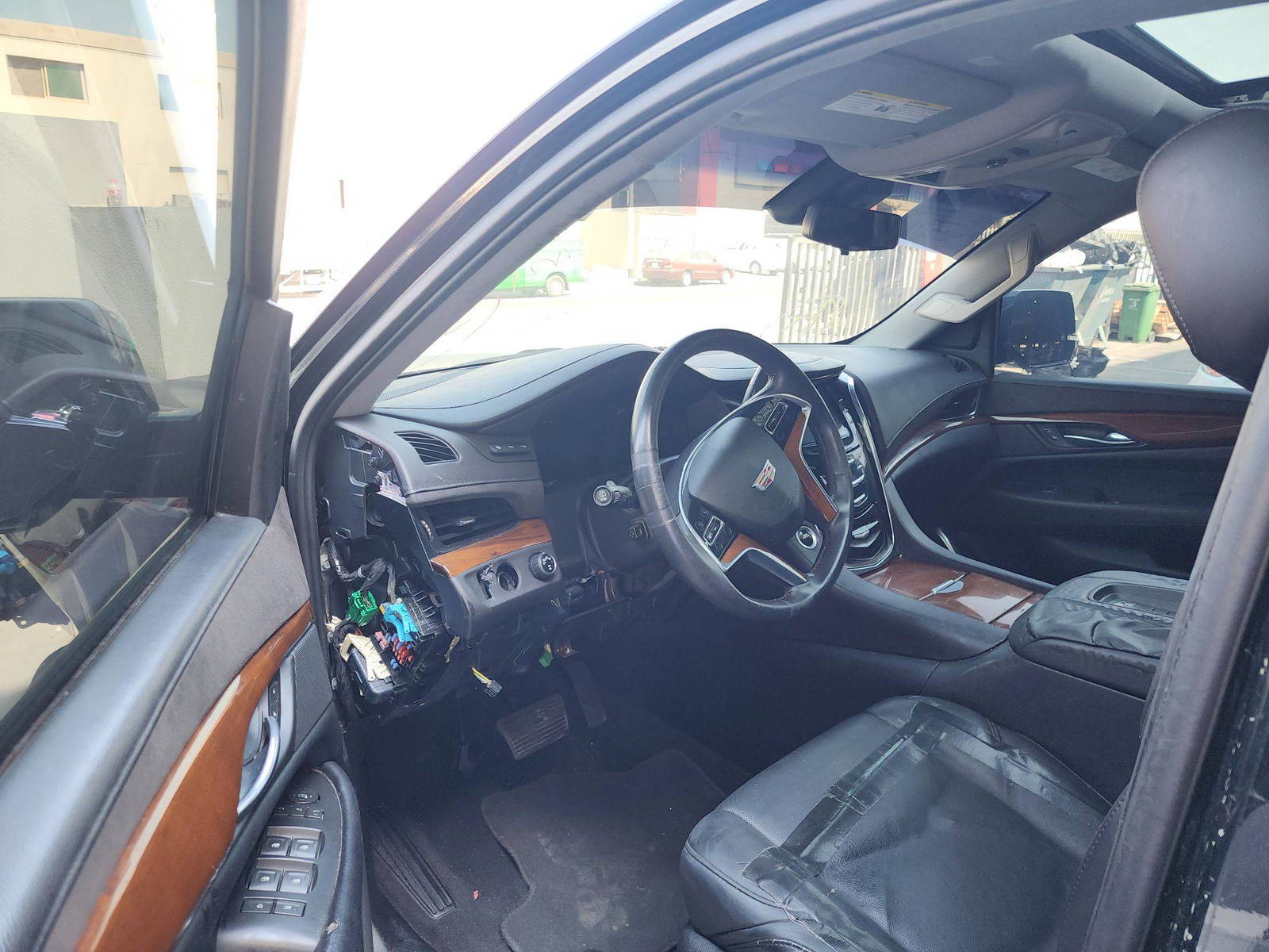 CADILLAC ESCALADE ESV PREMIUM LUXURY 2017 - Marhaba Auction Used Cars - Image 9