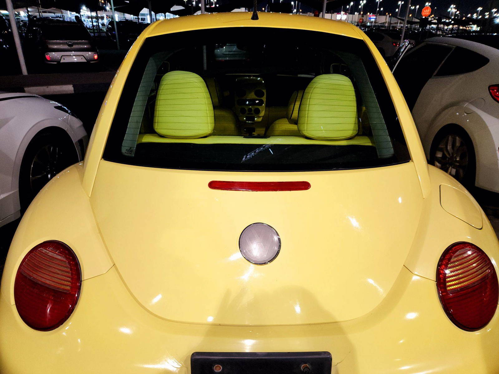 2000 VOLKSWAGEN BETTLE — Lot ZYM620318 — Souq - Marhaba Auctions Used Cars - Image 11