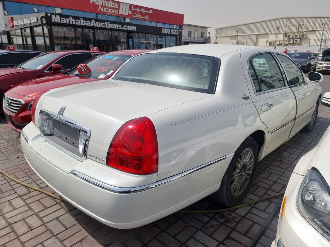 2006 LINCOLN TOWN — 240203 Miles — Lot 125487 — Ind. 12 - Marhaba Auctions Used Cars - Image 4