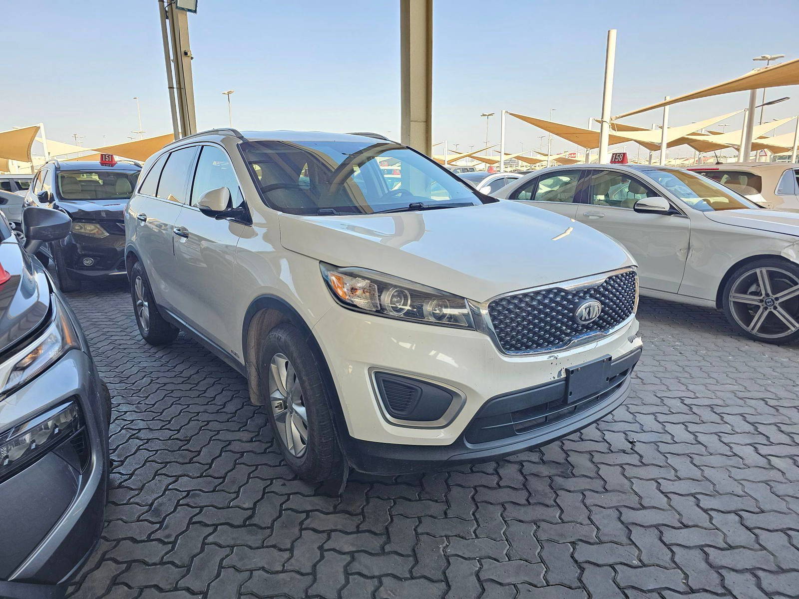 2017 KIA SORENTO — 162791 Miles — Lot G197339 — Souq - Marhaba Auctions Used Cars - Image 4