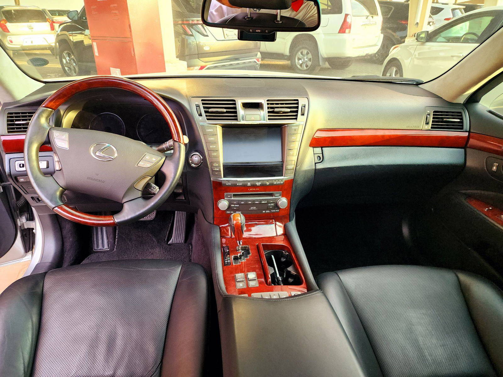 2012 LEXUS LS 460 — 129301 KM — Lot 3C5109416 — Souq - Marhaba Auctions Used Cars - Image 7