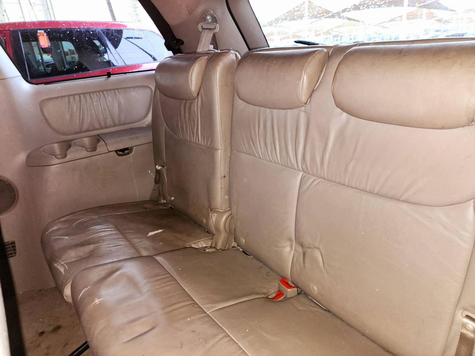 2010 TOYOTA SIENNA — 178497 Miles — Lot C7AS318870 — Souq - Marhaba Auctions Used Cars - Image 6