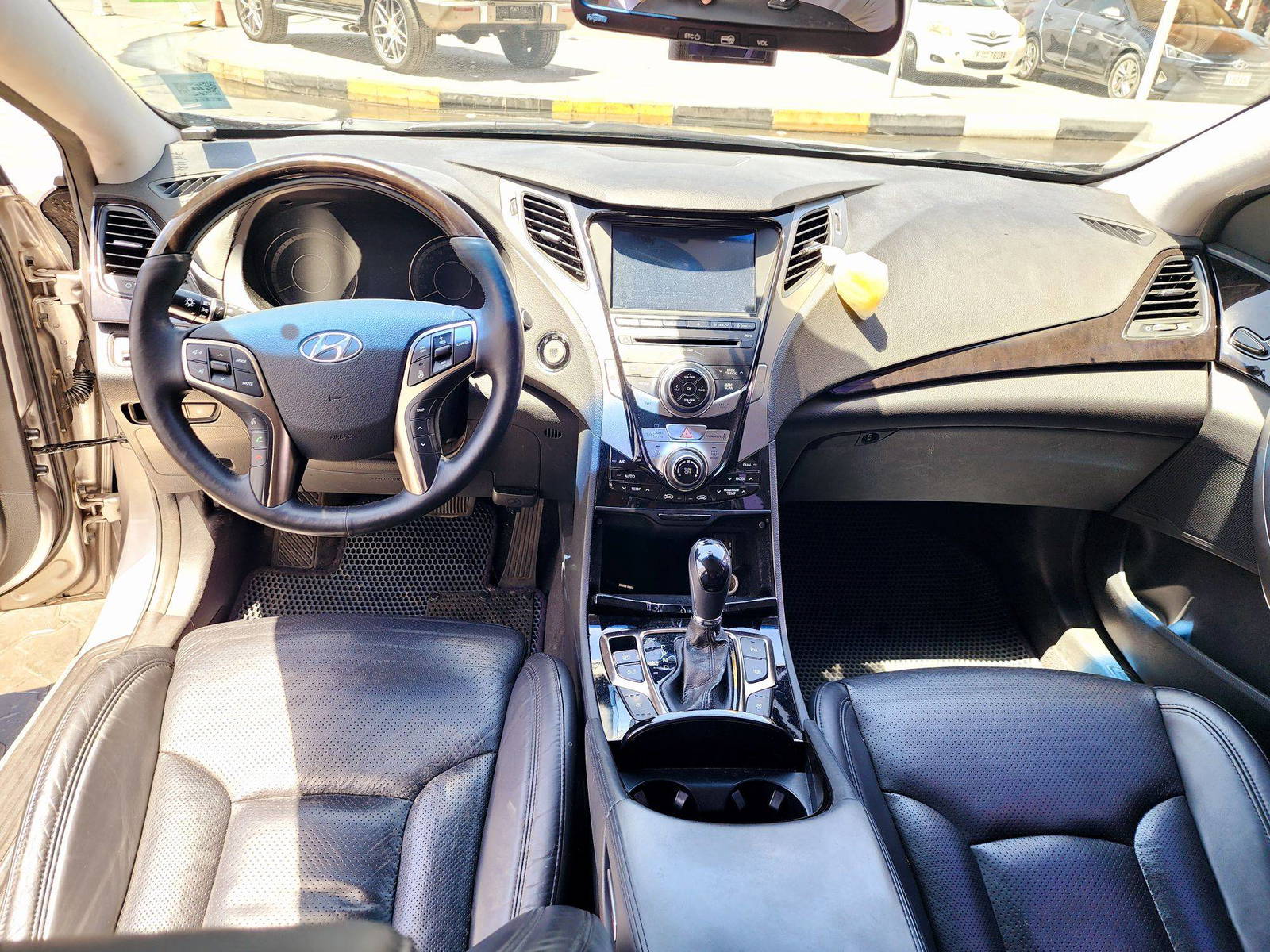 2011 HYUNDAI GRANDEUR — 69254 KM — Lot 050669 — Souq - Marhaba Auctions Used Cars - Image 7