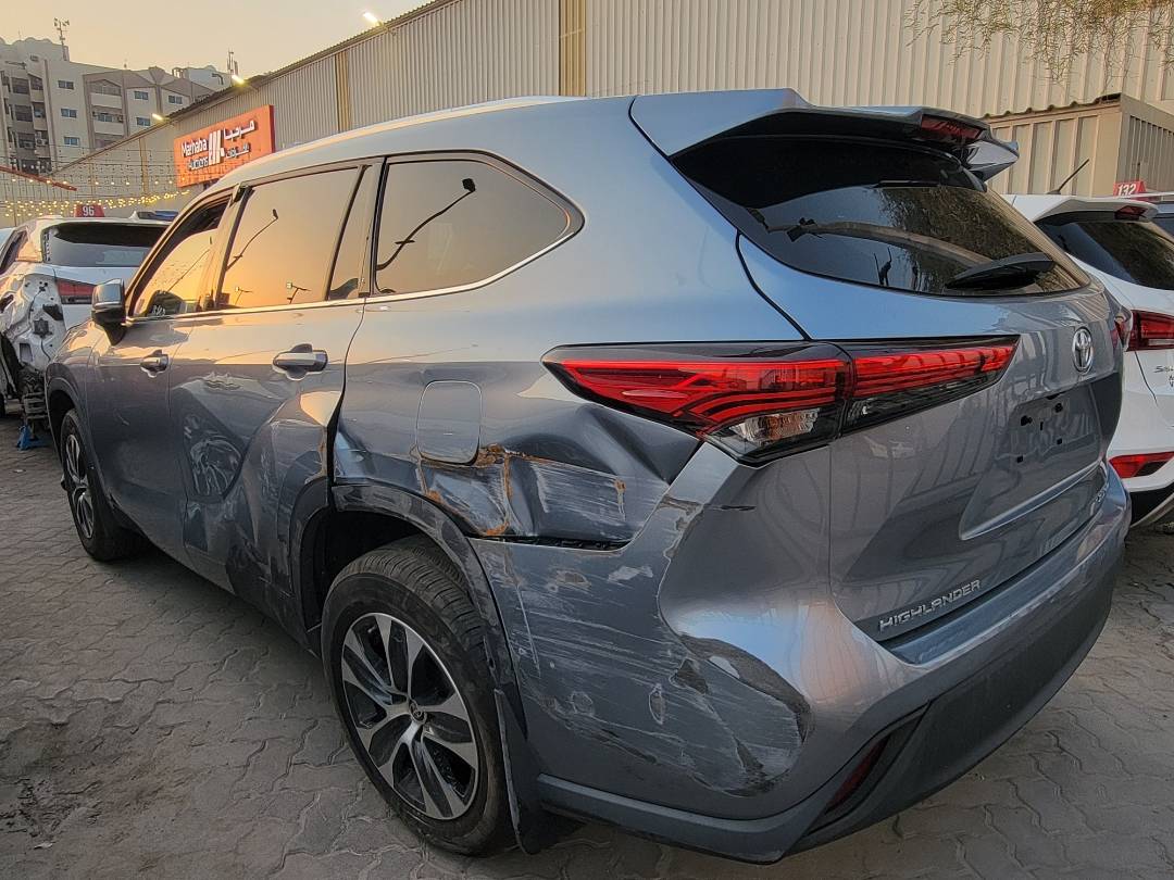 2020 TOYOTA HIGHLANDER — 34127 Miles — Lot 38943410 — Main - Marhaba Auctions Used Cars - Image 3