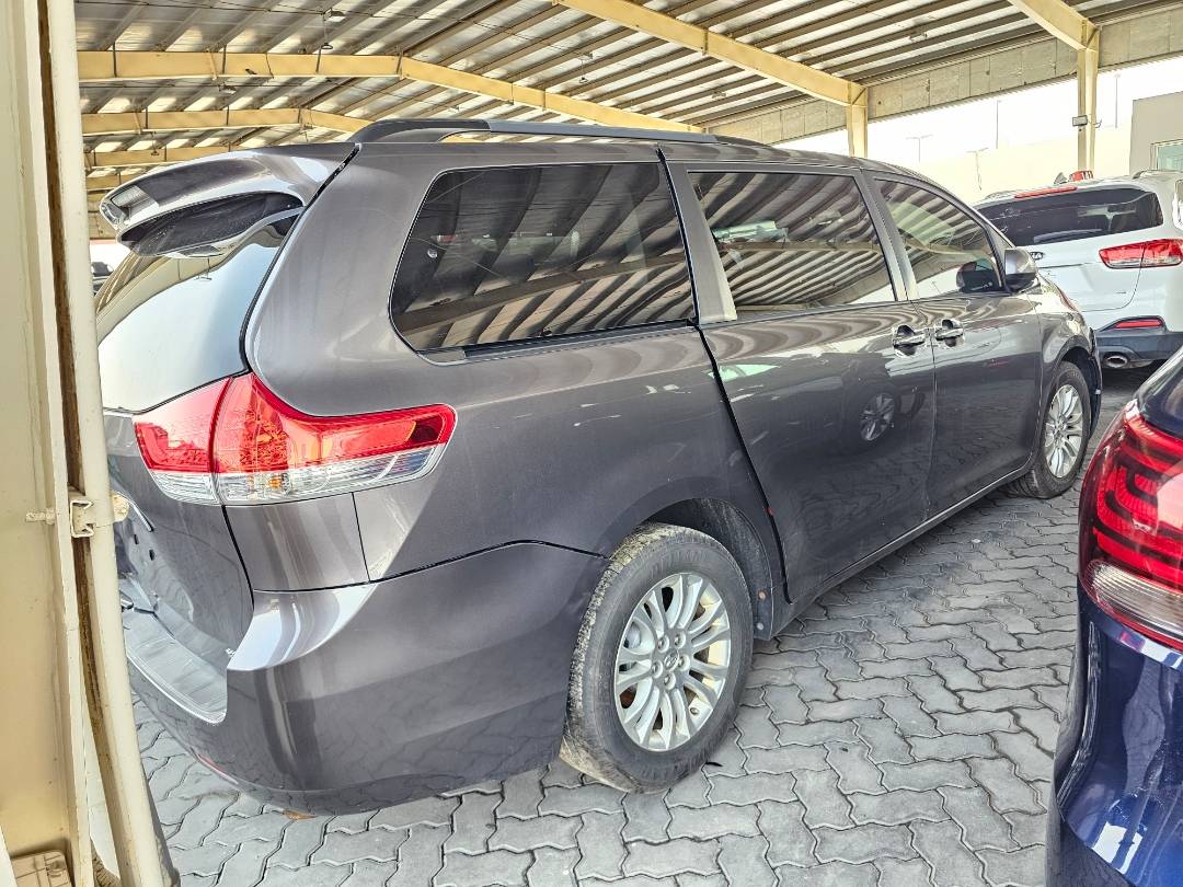 TOYOTA SIENNA