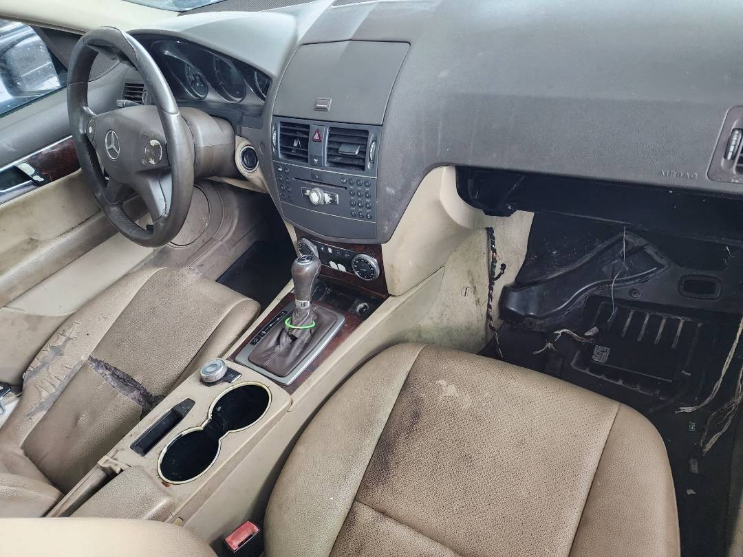 2010 MERCEDES BENZ C300 — 189590 KM — Lot 38057898 - Marhaba Auctions Used Cars - Image 6