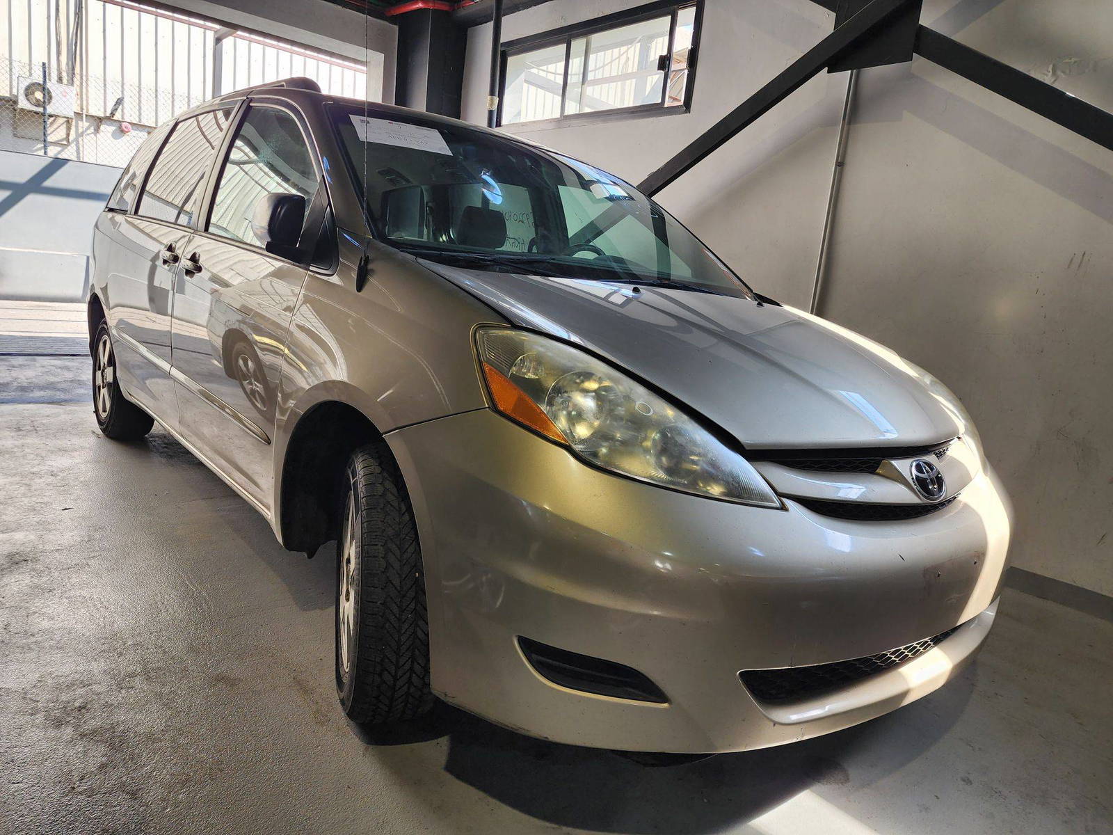 2006 TOYOTA SIENNA — 189862 Miles — Lot 83706 — Al Quoz - Marhaba Auctions Used Cars - Image 6
