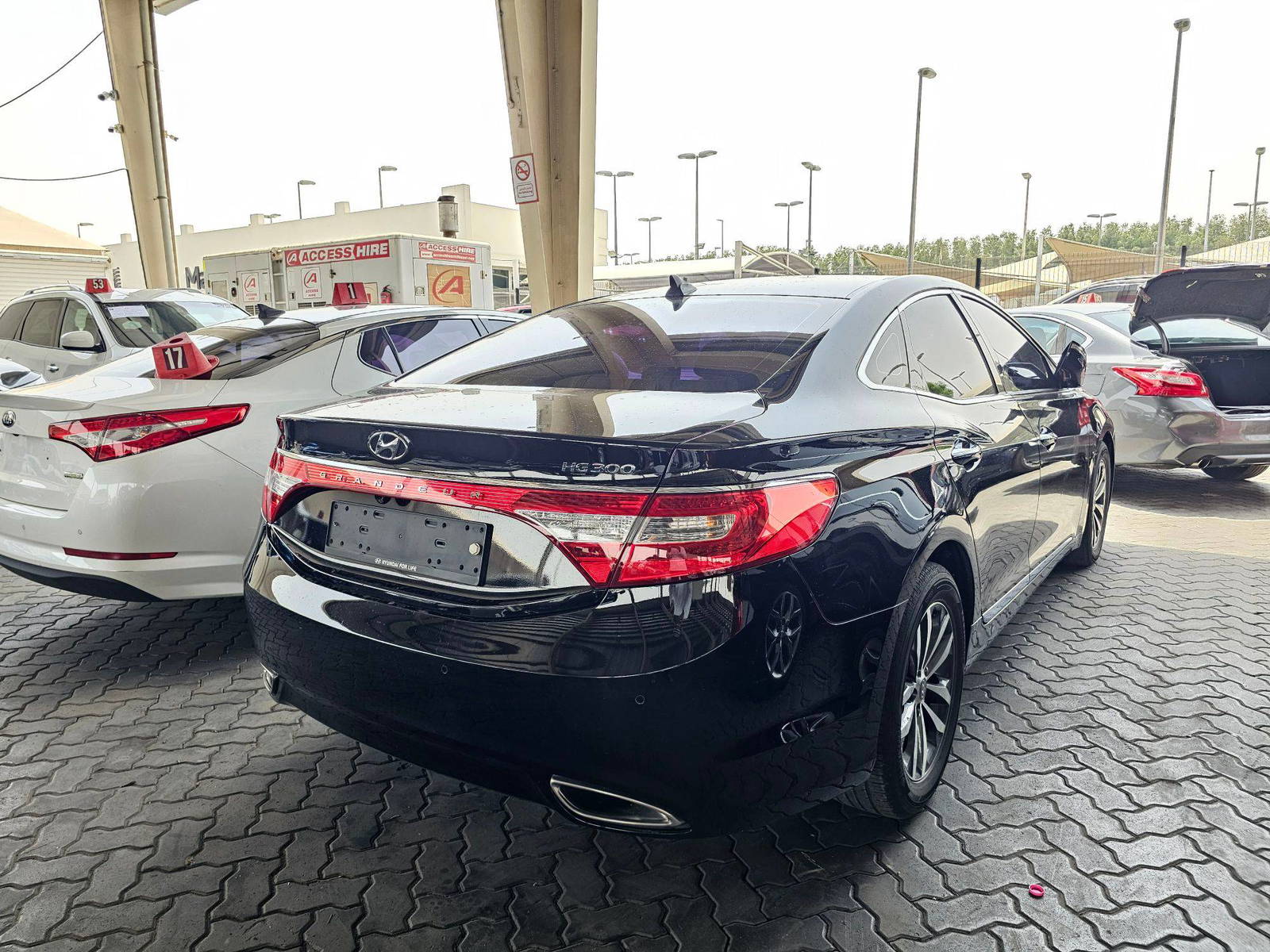 2012 HYUNDAI GRANDEUR — 180370 KM — Lot 128514 — Souq - Marhaba Auctions Used Cars - Image 3