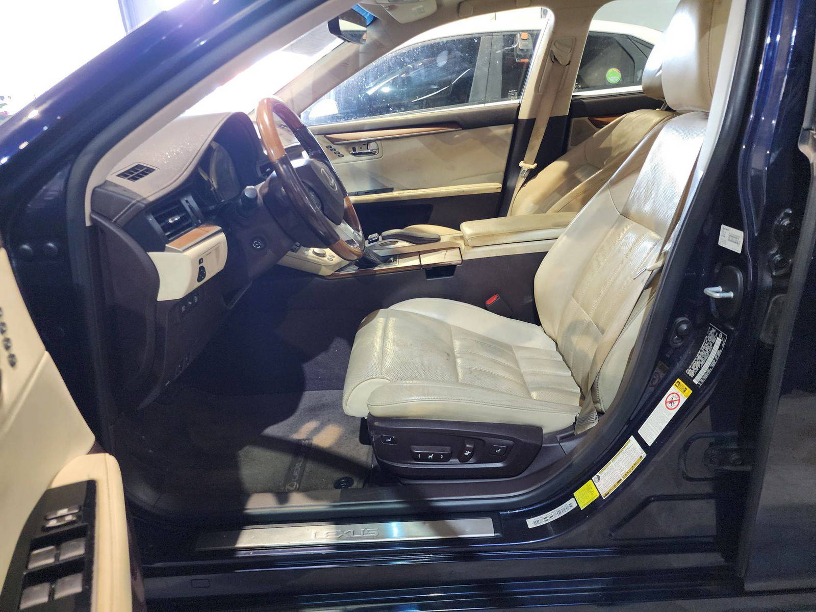 2016 LEXUS ES 300H — 210010 Miles — Lot 113576 — Ind. 12 - Marhaba Auctions Used Cars - Image 9