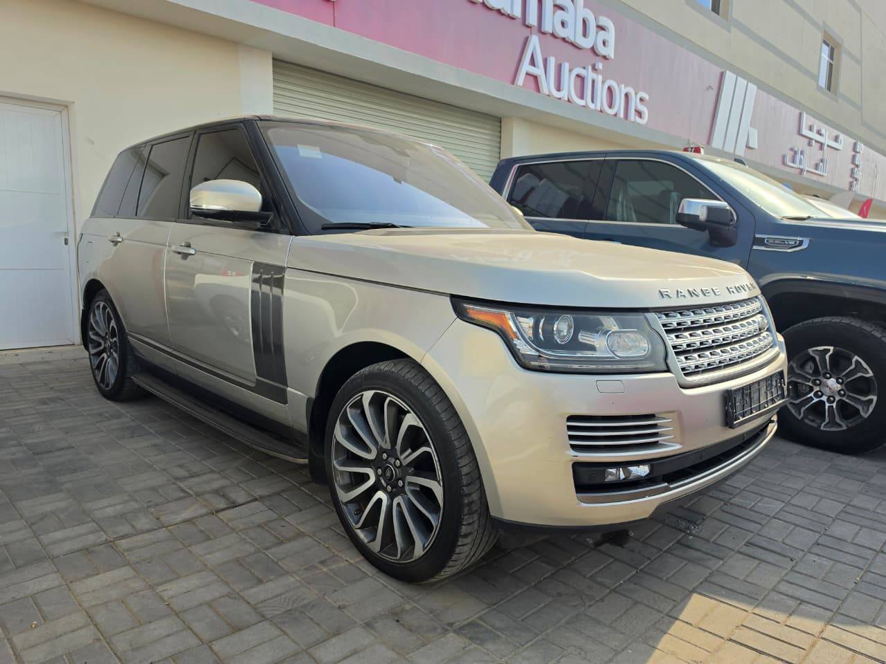 2016 LAND ROVER RANGE ROVER SUPERCHARGED — 190096 KM — Lot GA287260 - Marhaba Auctions Used Cars - Image 2
