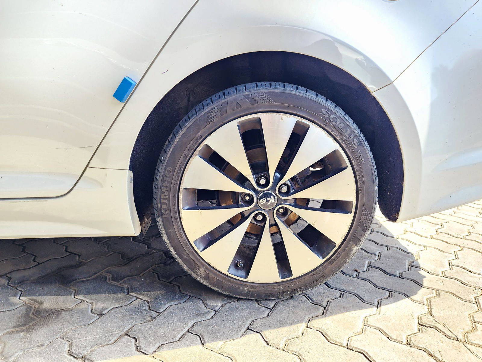 2011 KIA K5 — 159816 KM — Lot 052724 — Souq - Marhaba Auctions Used Cars - Image 11
