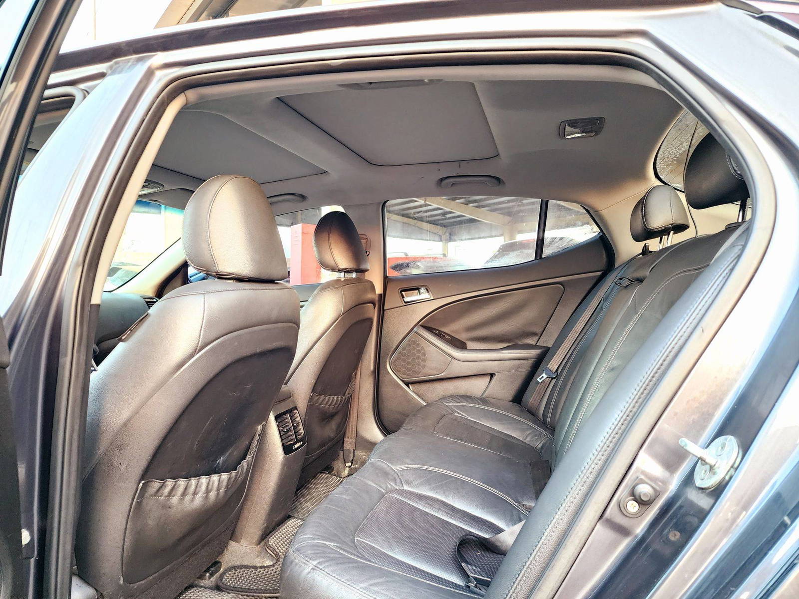 2011 KIA K5 — 86368 KM — Lot 038158 — Souq - Marhaba Auctions Used Cars - Image 6