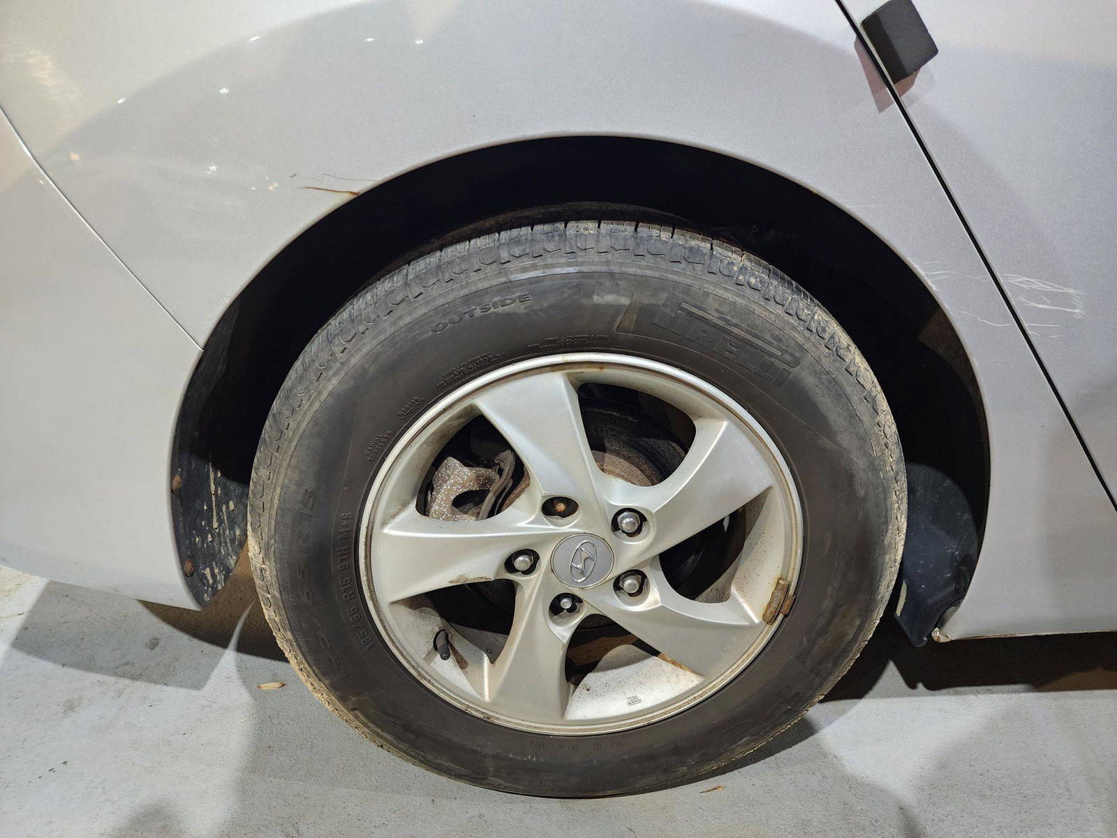 2011 HYUNDAI AVANTE — 184166 KM — Lot 004126 — Al Quoz - Marhaba Auctions Used Cars - Image 11