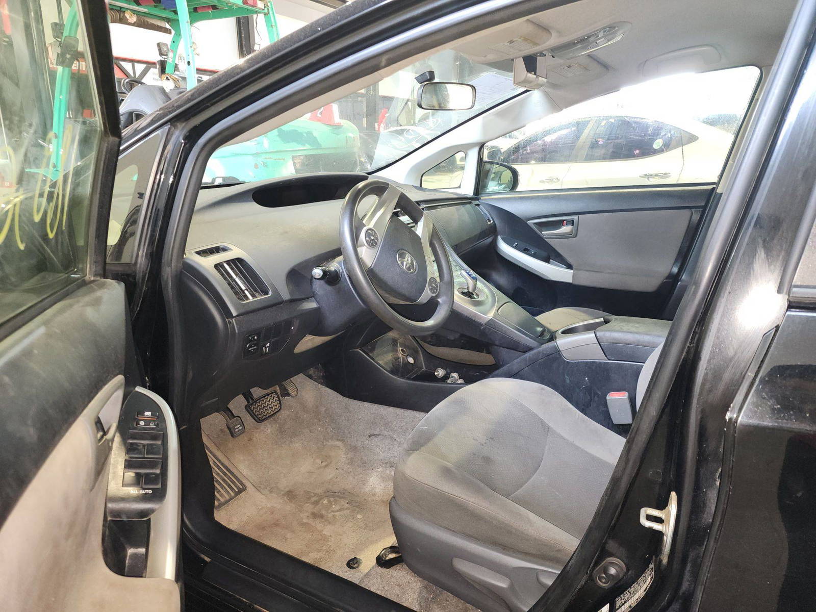 2015 TOYOTA PRIUS — 180631 Miles — Lot 0451442 — Al Quoz - Marhaba Auctions Used Cars - Image 9