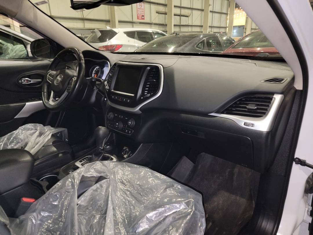 2017 JEEP CHEROKEE — 235782 KM — Lot HW598335 - Marhaba Auctions Used Cars - Image 5