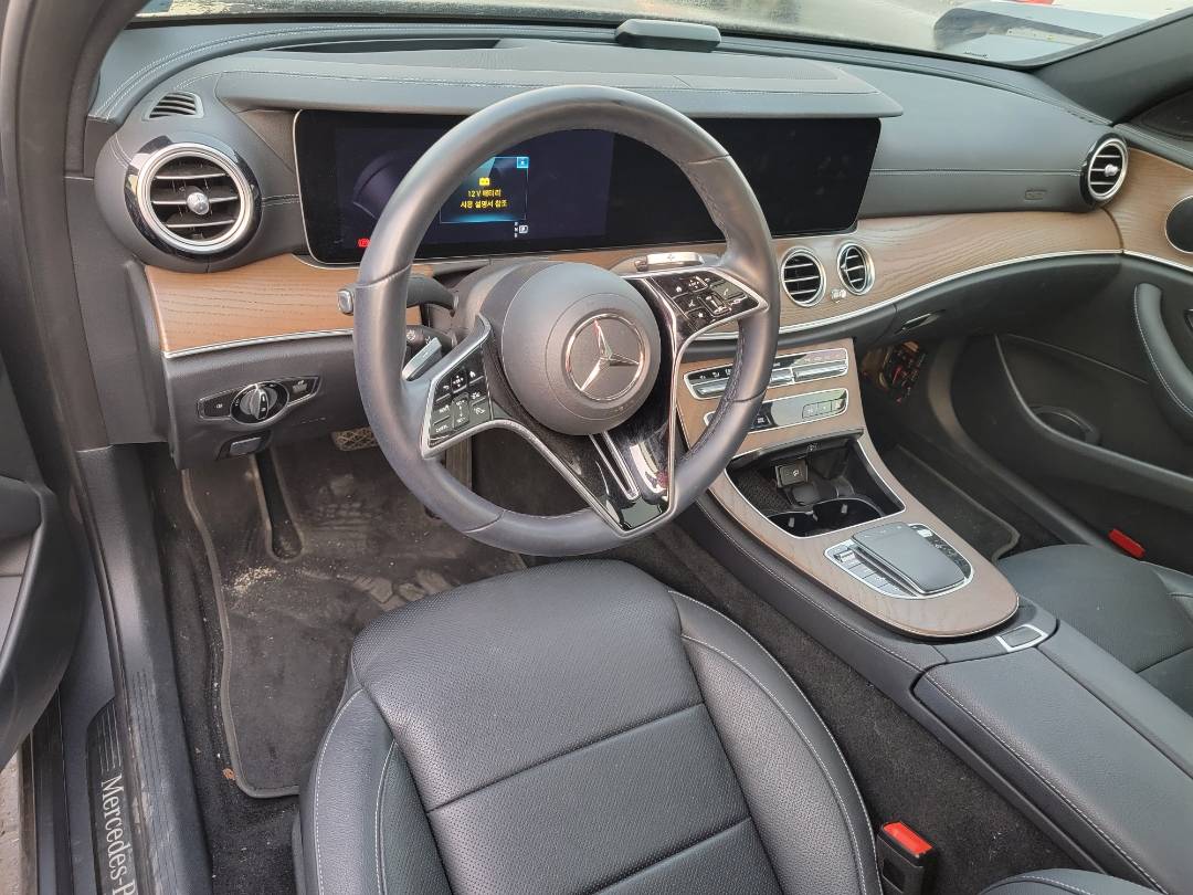 2021 MERCEDES BENZ E-250 — 70716 KM — Lot A887106 — Main - Marhaba Auctions Used Cars - Image 9