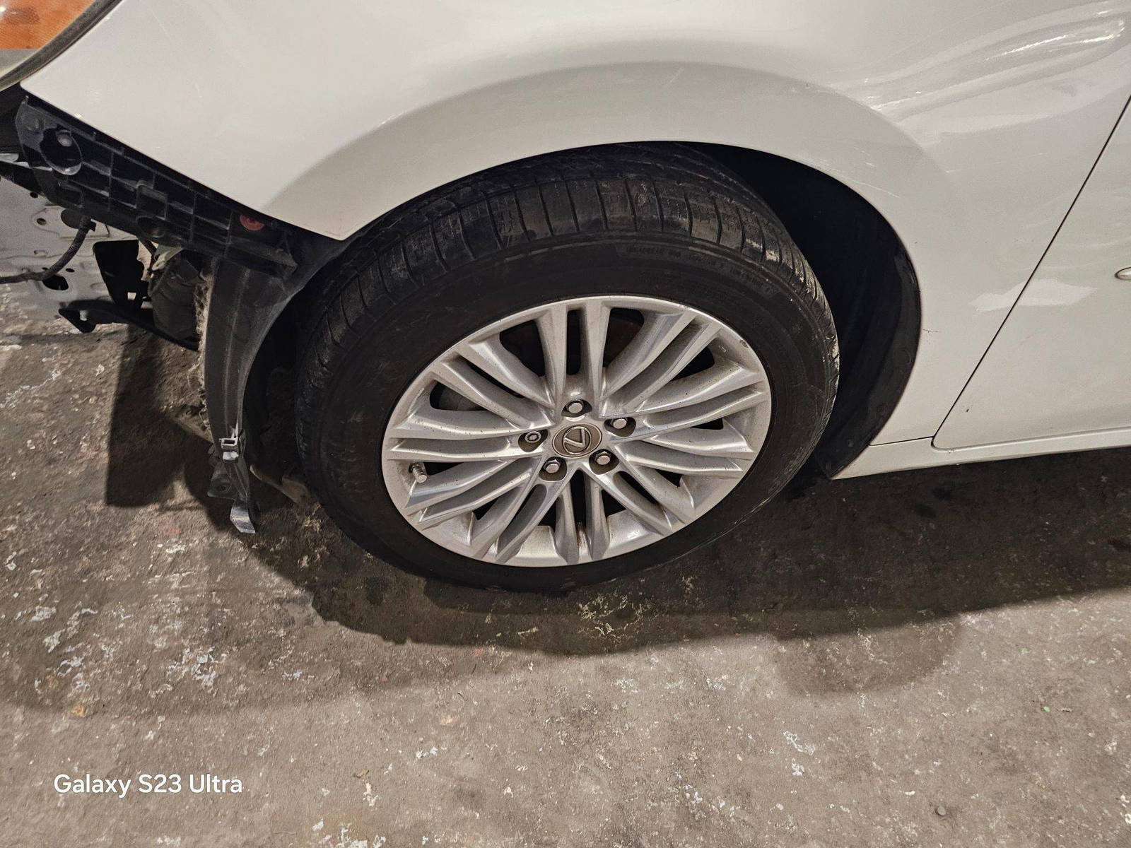 2013 LEXUS ES 350 — 98207 Miles — Lot 85293945 — Main - Marhaba Auctions Used Cars - Image 6