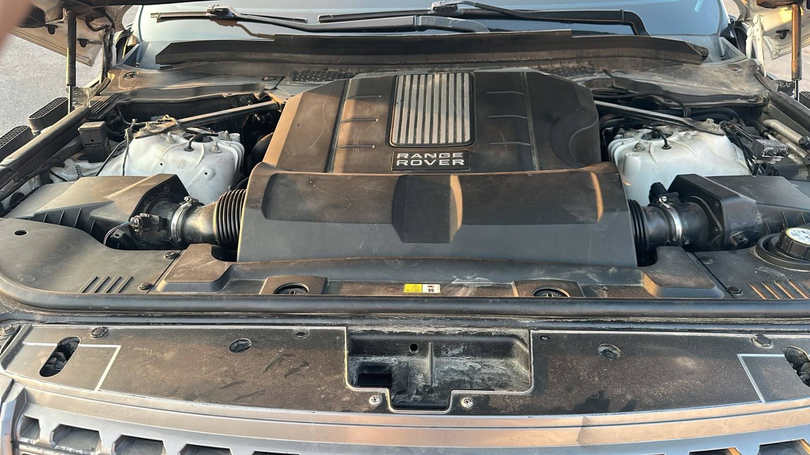 2014 LAND ROVER RANGE ROVER VOGUE — 132482 KM — Lot A187970 — Souq - Marhaba Auctions Used Cars - Image 17