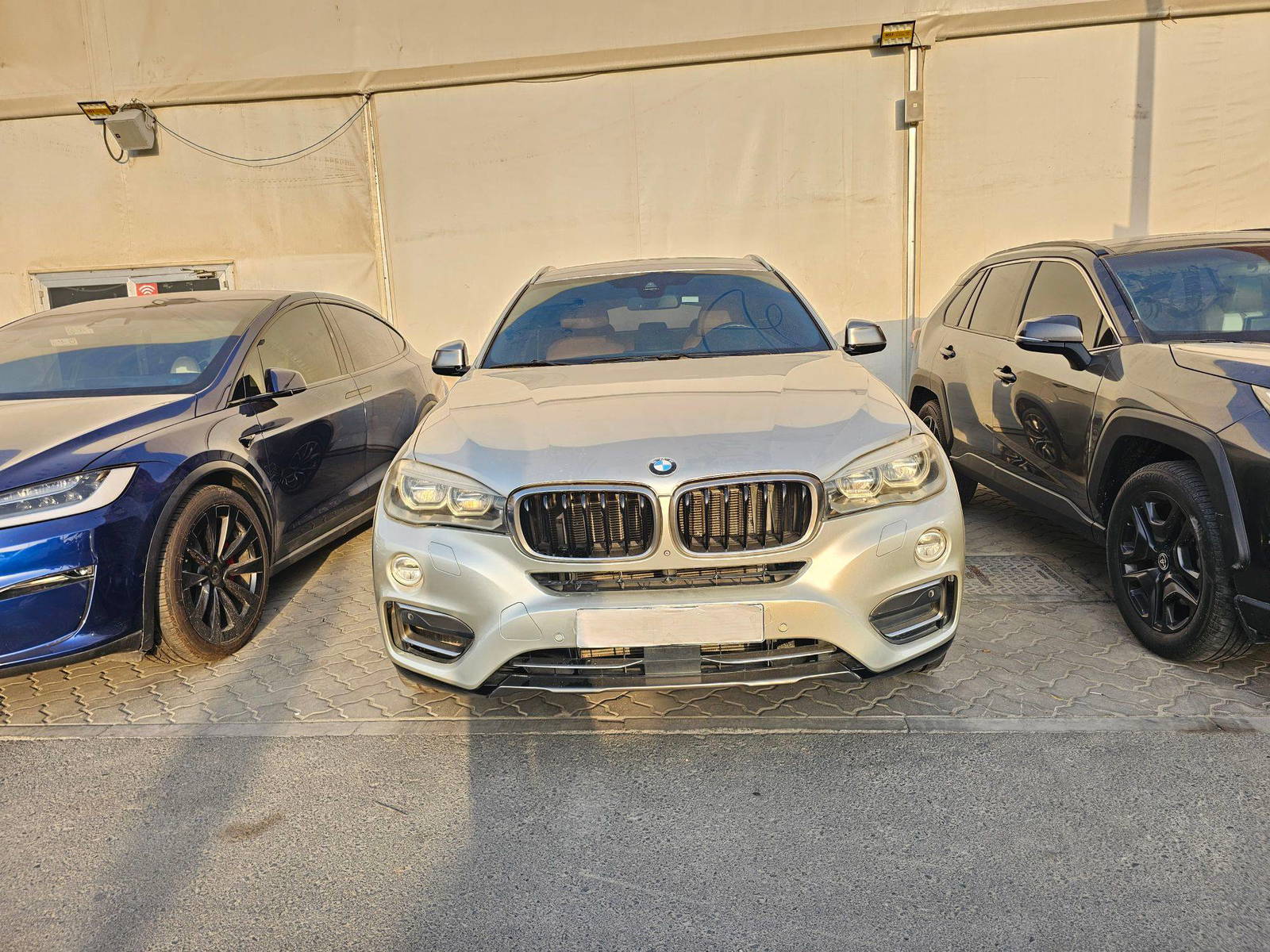 2016 BMW X6 — 165242 KM — Lot 01G0N49728 — Souq - Marhaba Auctions Used Cars - Image 4
