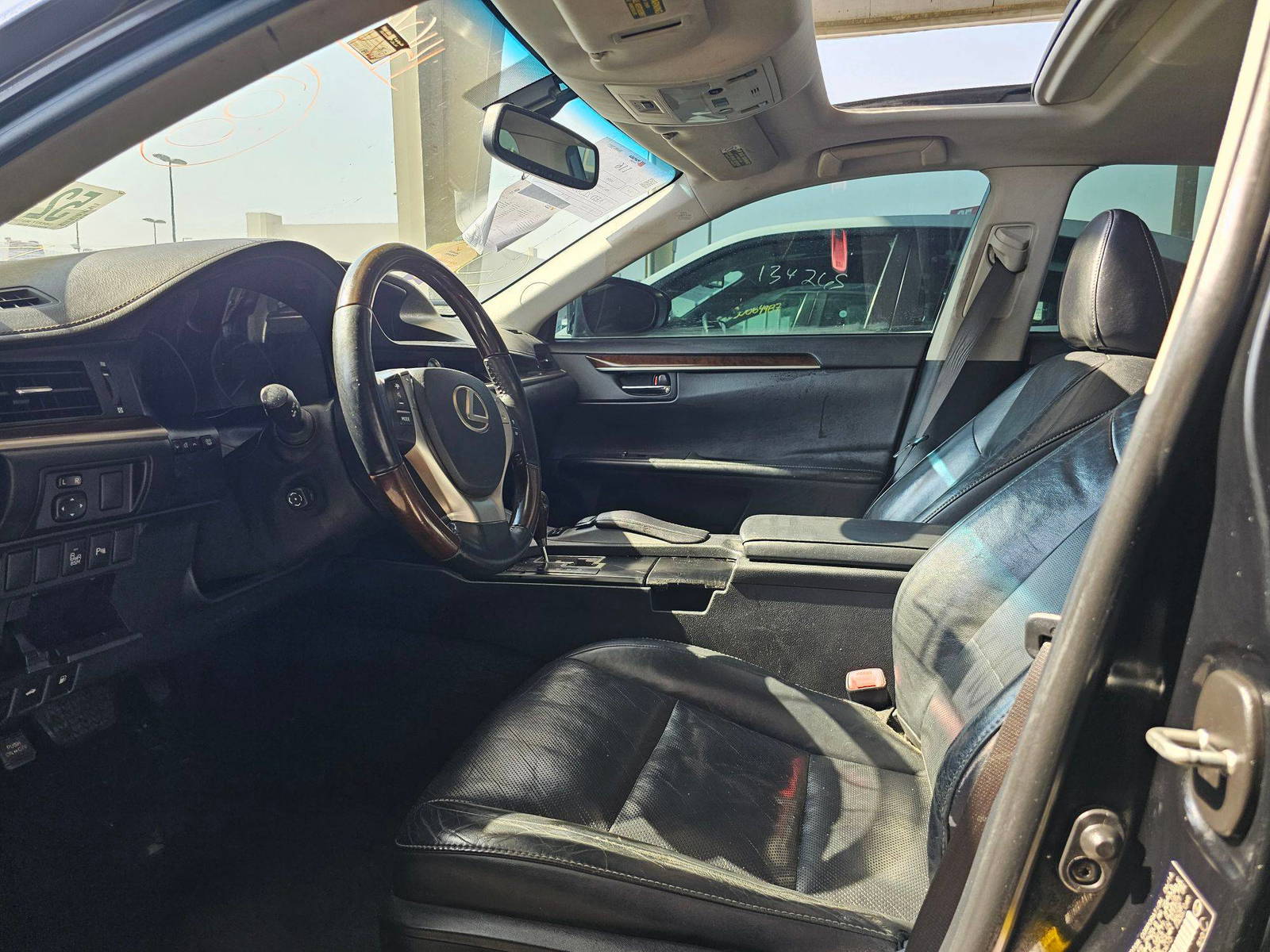 2014 LEXUS ES 350 — 189698 Miles — Lot 52683475 — Souq - Marhaba Auctions Used Cars - Image 9