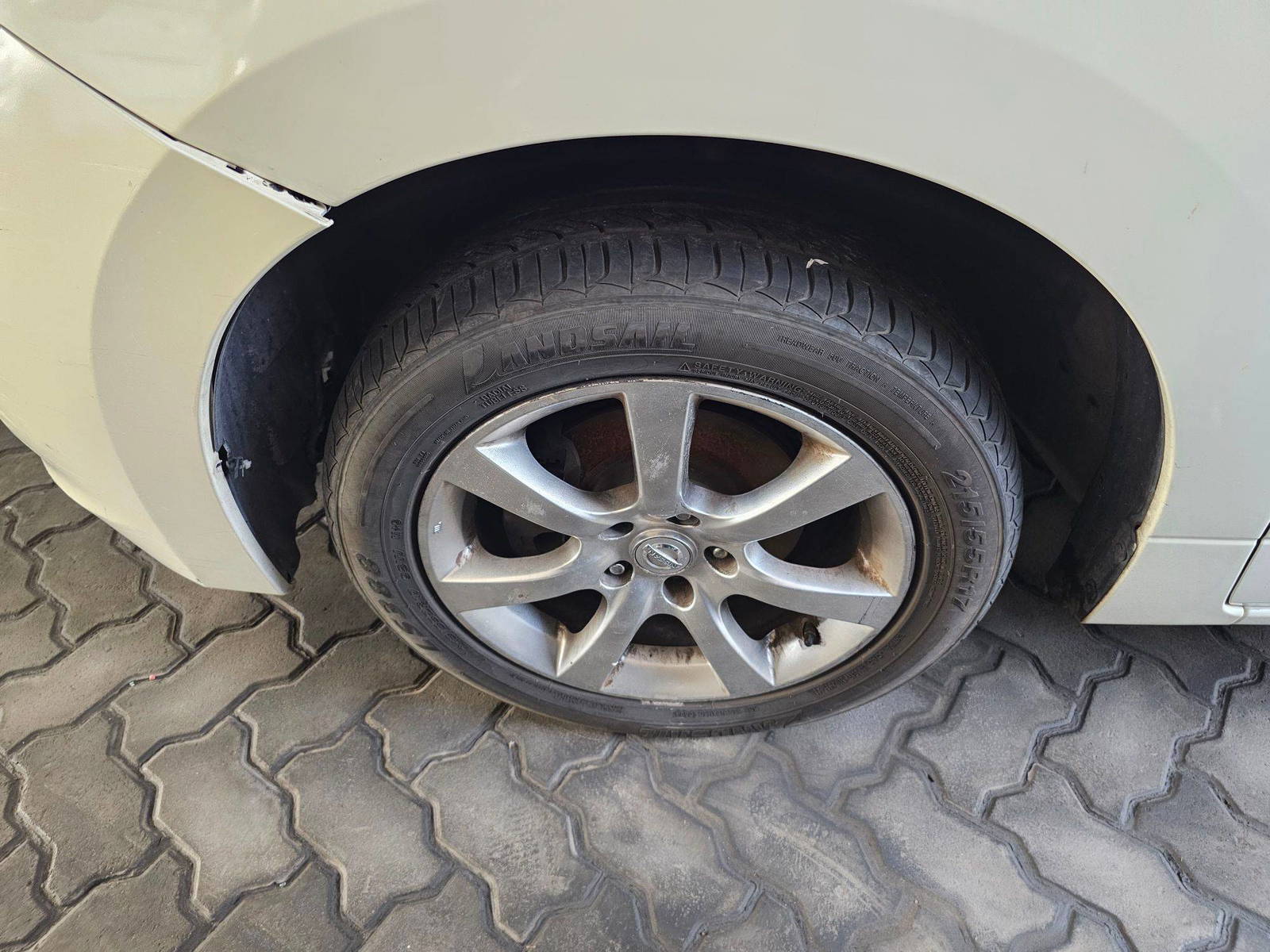 2014 NISSAN QUEST — 193184 Miles — Lot 8E9100401 — Souq - Marhaba Auctions Used Cars - Image 10
